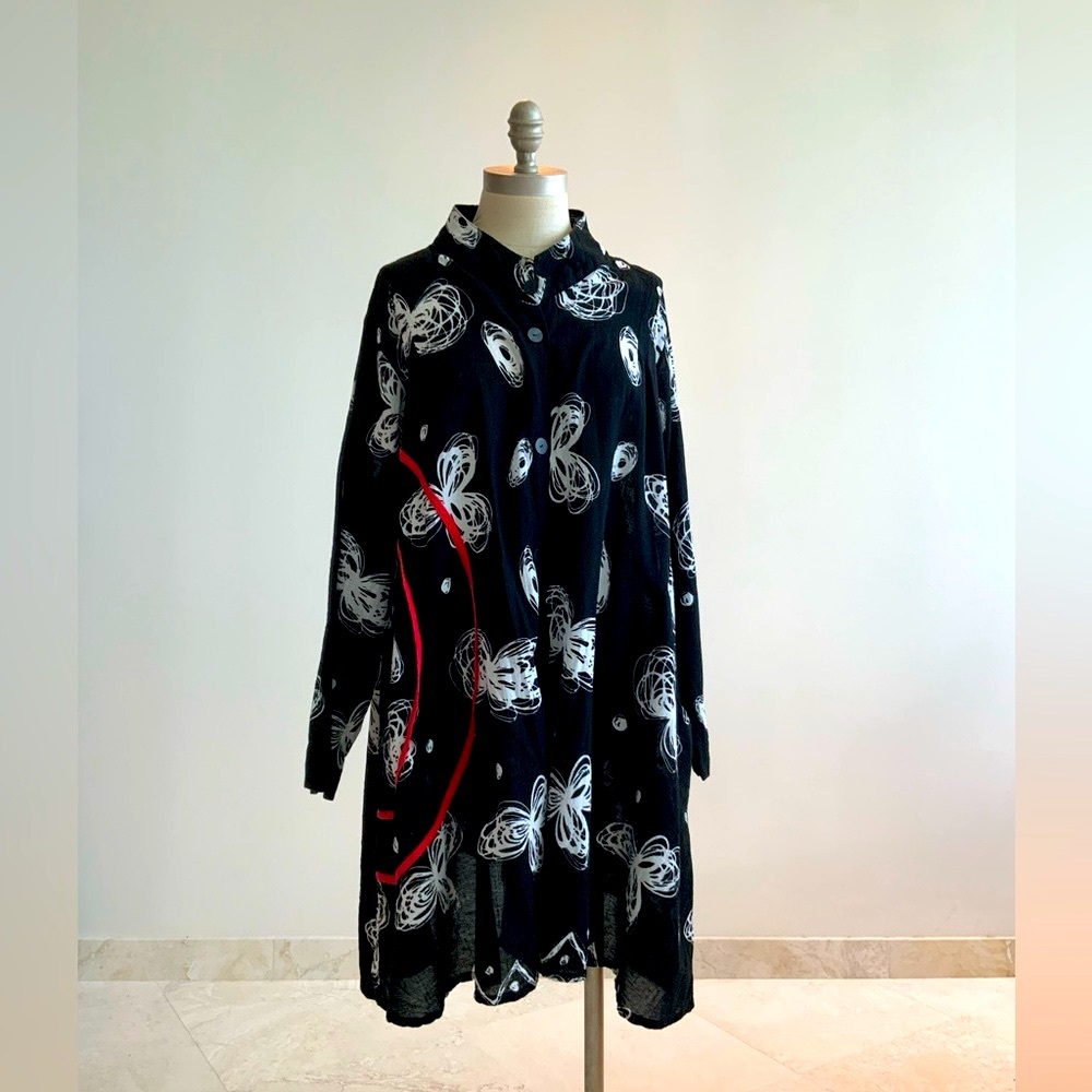 Lotus Black and White Patterned Flared Tunic with Red Accents 1X